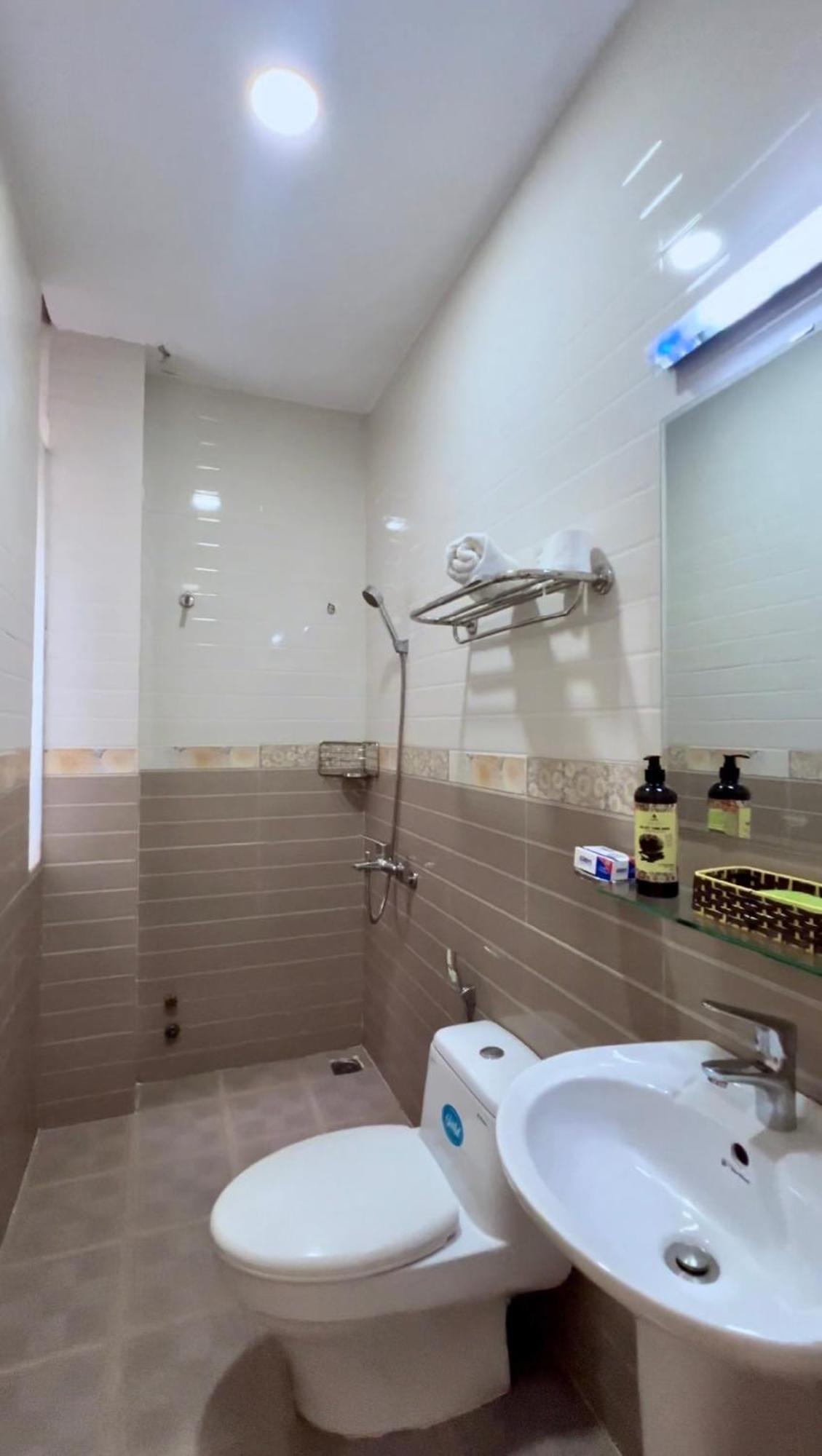 Dang Uyen 1 Hotel Да Лат Екстериор снимка